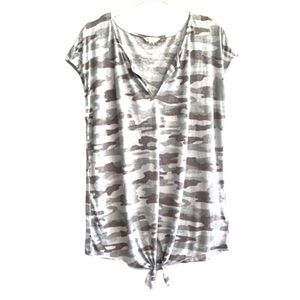Lucky Brand Camouflage Tie Front Tee Cap Sleeves Split Neck Gray Green Size lL